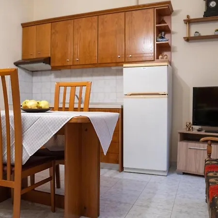 Apartamento With Courtyard And Gazebo Káto Loutrákion